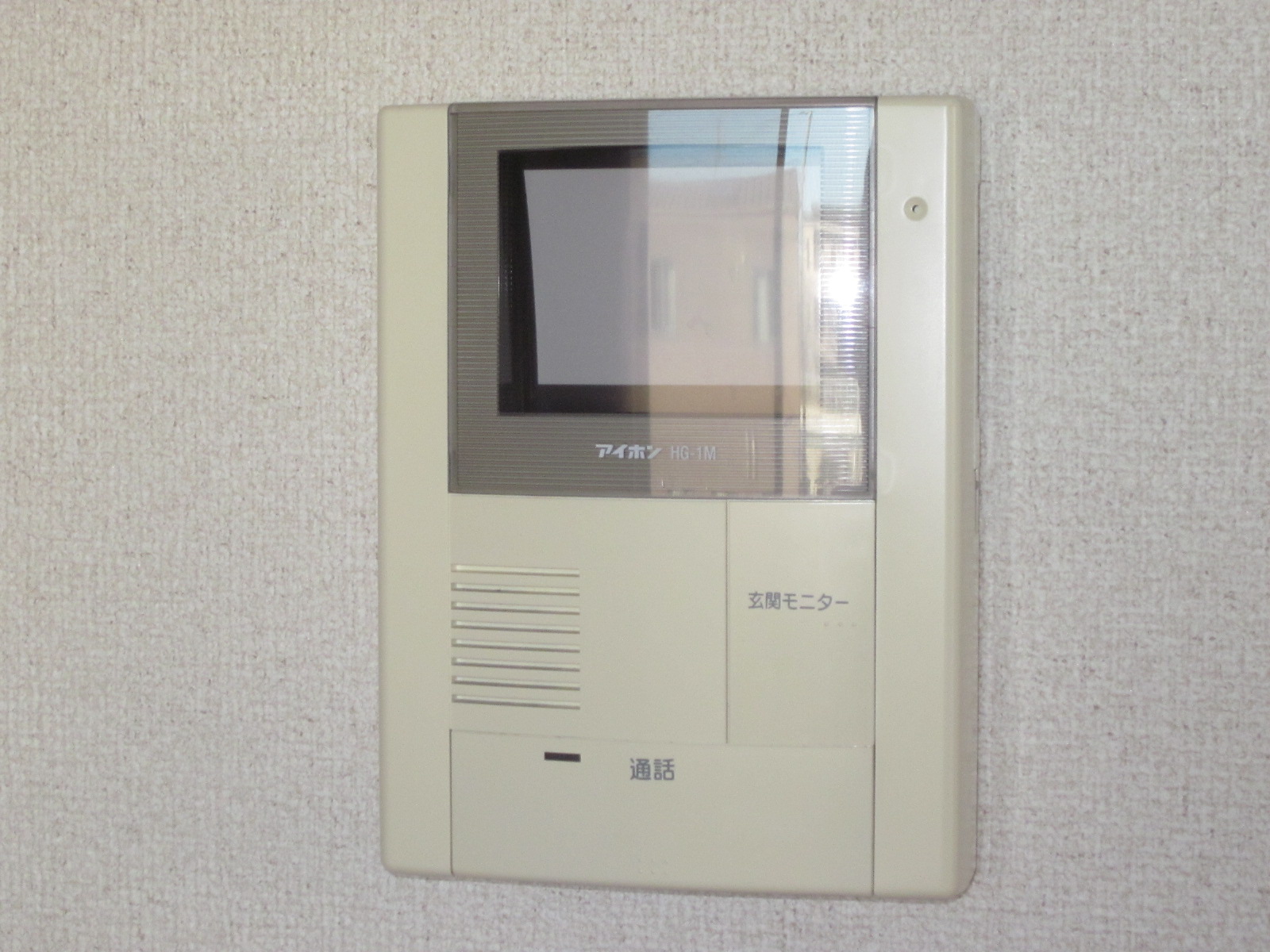 Other Equipment. Visitors also can be seen immediately! TV monitor with intercom