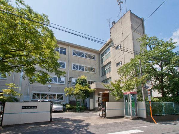 Junior high school. 170m to Matsudo Tatsudai three junior high school