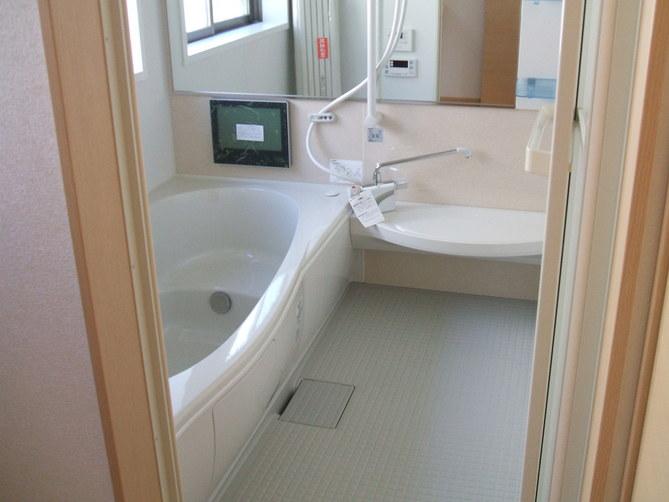 Bathroom. The completed 1 Building