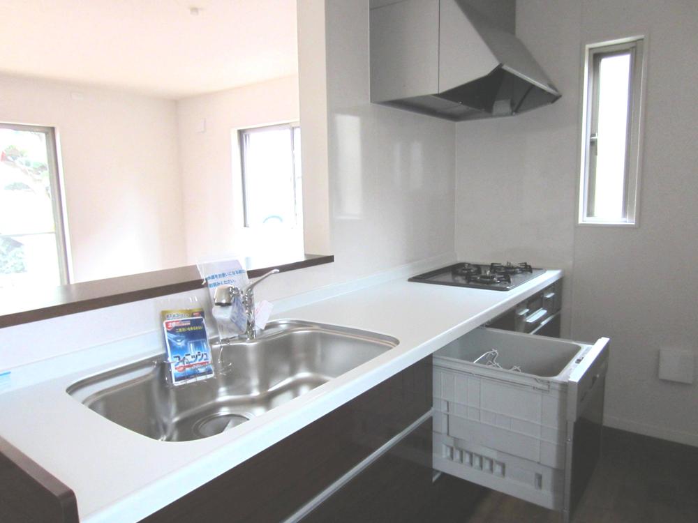 Kitchen. The completed 1 Building