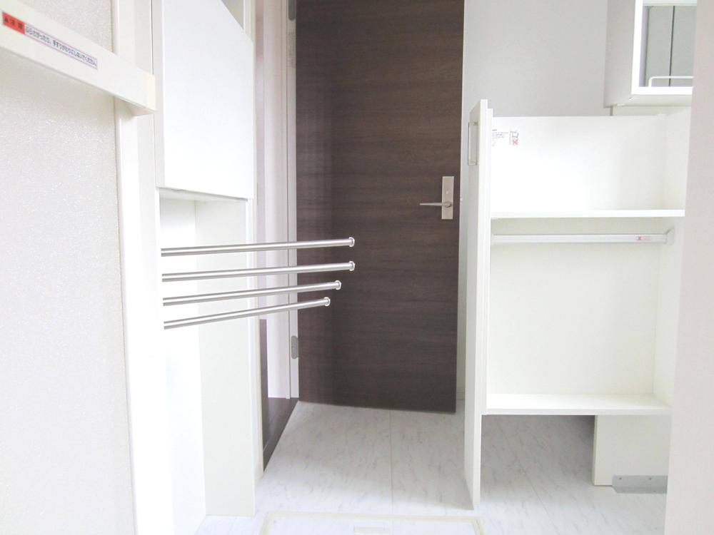 Same specifications photos (Other introspection). The completed 1 Building Washroom unit housing two places