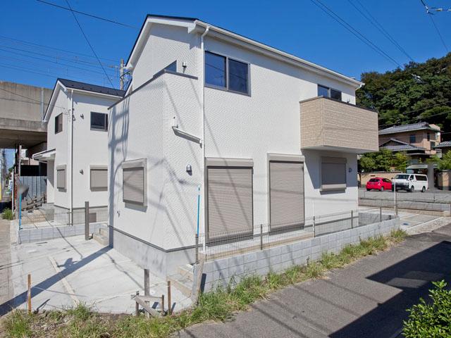 Local photos, including front road. Building 2 Southwest corner lot Sunny