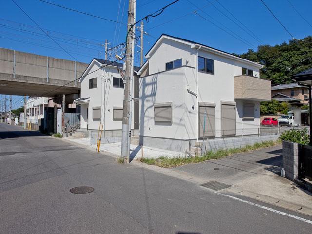 Local photos, including front road. Limited 3 compartment. KitaSosen "arrow off" station 12 minutes' walk. Building 2, Building 3 is with solar power system.