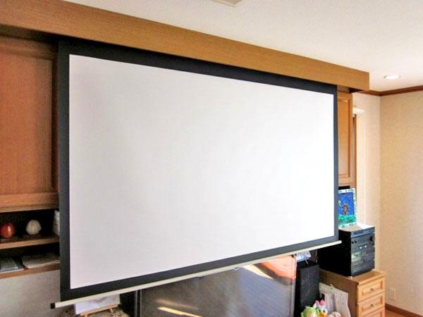 Other introspection. Set up a projector screen, which is also watch movies on LDK!