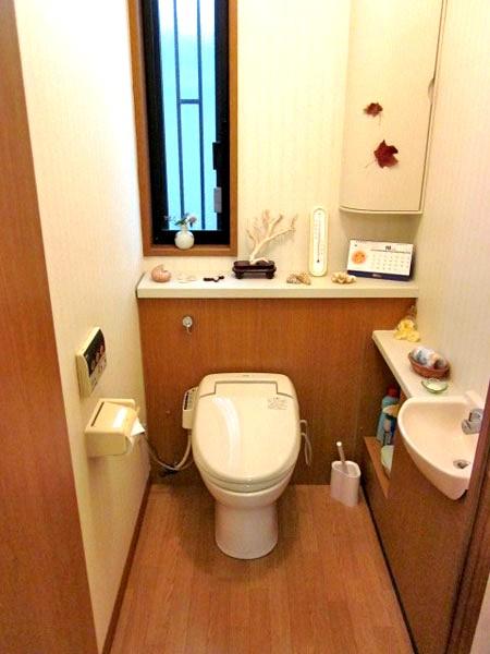 Toilet. Basin with bidet