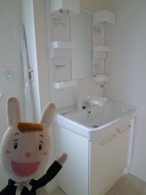 Wash basin, toilet. Building 2 room (December 20, 2013) Shooting