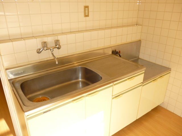 Kitchen. With hot water supply Two-burner stove installation Allowed Kitchen