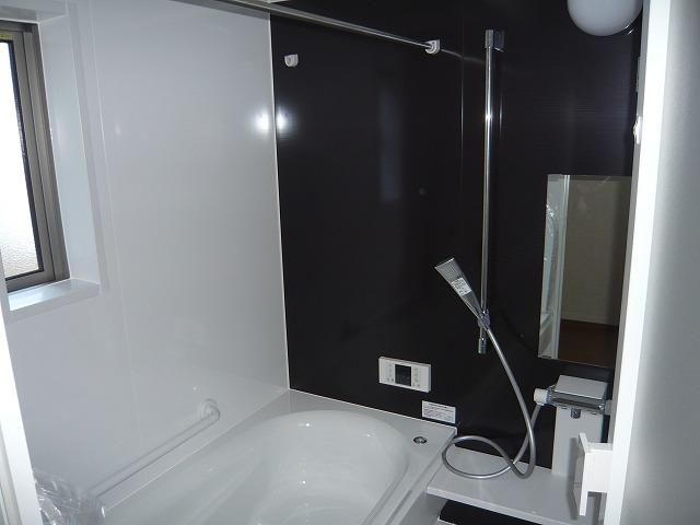 Bathroom. 1 Building site (September 20, 2013) Shooting