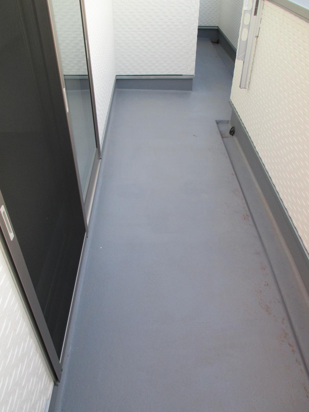 Balcony. Possible traffic balcony from two rooms
