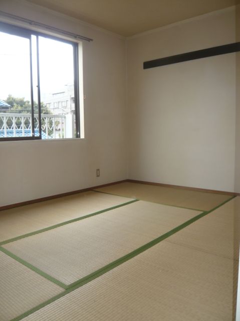 Living and room. This relaxation of the Japanese-style room