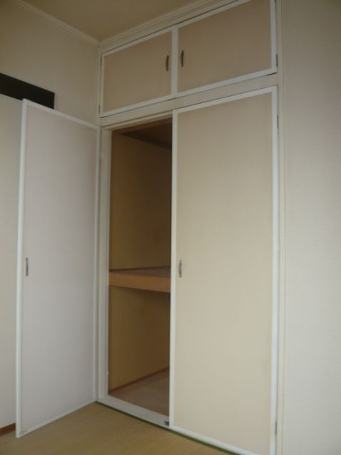 Receipt. This storage closet of the Japanese-style room ☆