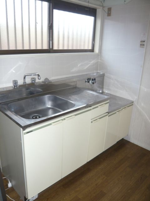 Kitchen. Gas stove can be installed