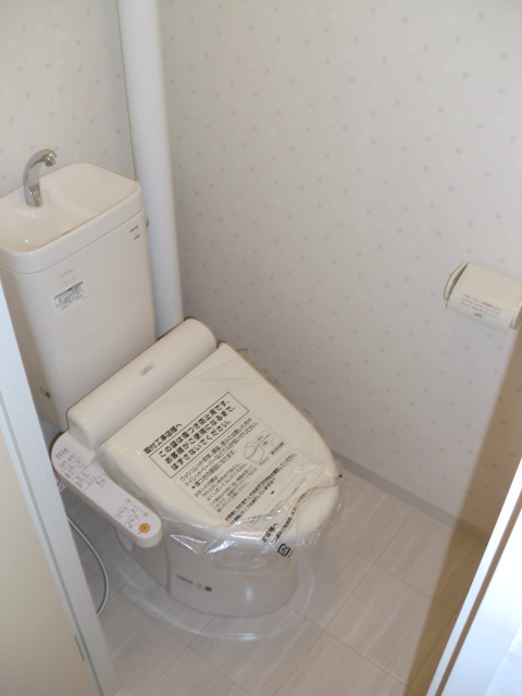 Toilet.  ◆ With Washlet ◆