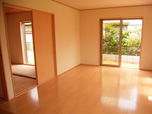 Same specifications photos (living). ( Building) same specification