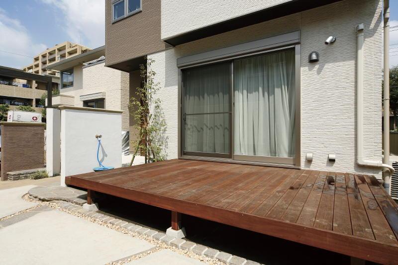 Building plan example (Perth ・ appearance). "Working as outdoor living" wood deck construction cases. Put a little table and chairs, Why not try to place to enjoy afternoon tea. 