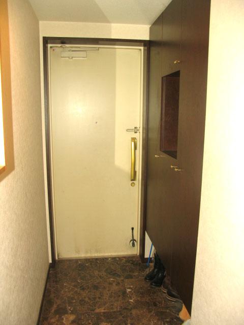 Entrance. Indoor (September 2013) Shooting