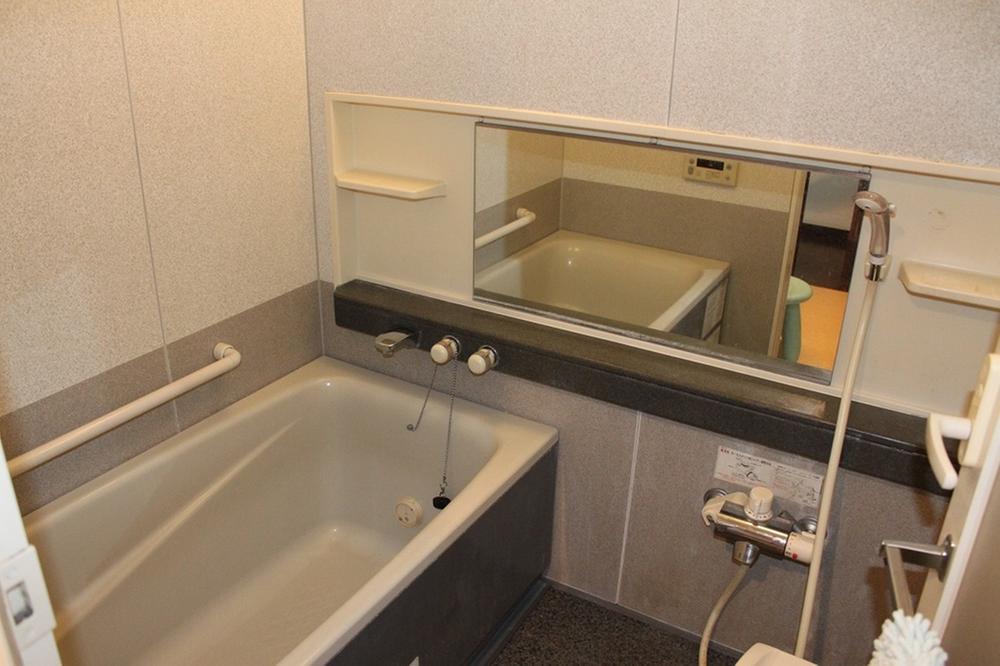 Bathroom. Indoor (11 May 2013) Shooting