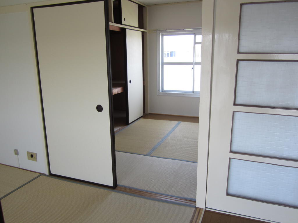 Other room space. Two between the continuance of the Japanese-style room