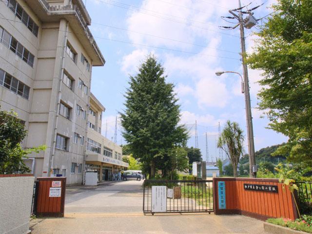 Primary school. Kimuke work 1400m up to elementary school