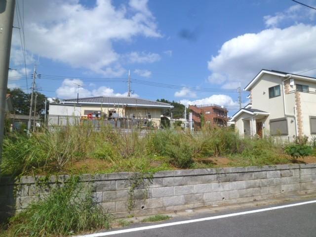 Local land photo.  [Local Photos] South is a sunny corner lot of terraced. 