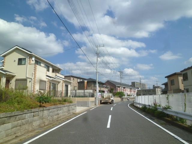 Local photos, including front road.  [Frontal road] It is spacious public road on the front about 7.4m. 