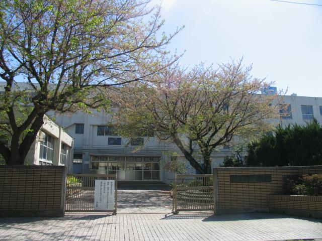 Primary school. 190m to the South Elementary School