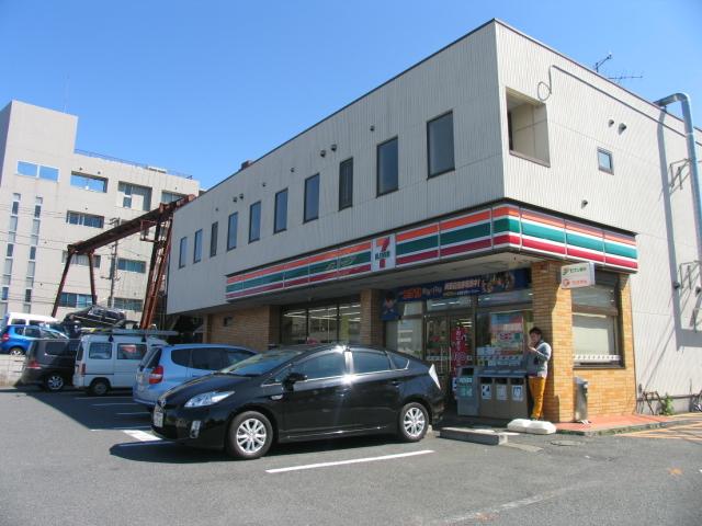 Convenience store. 440m to Seven-Eleven