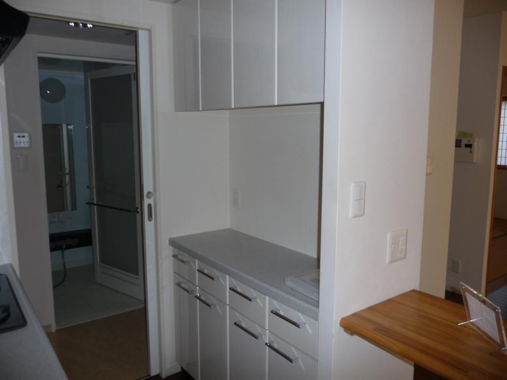 Kitchen.  ◆ Also it comes with a stylish cupboard Build put in the kitchen.