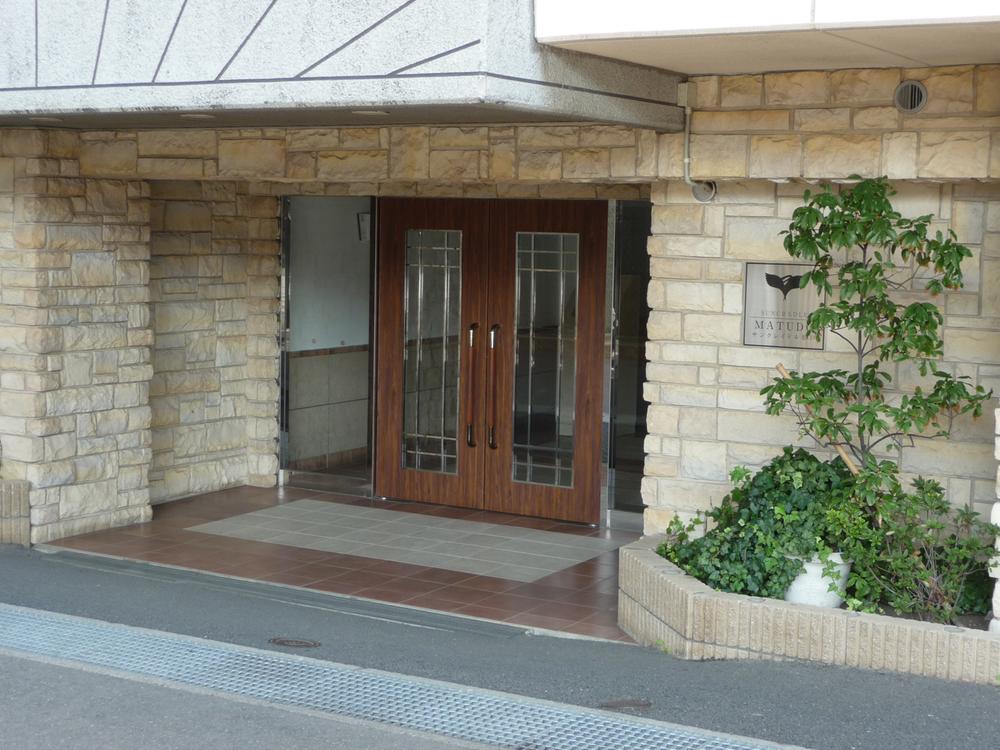 Entrance.  ◆ Stylish main entrance.