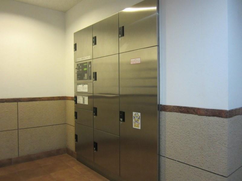 Other common areas.  ◆ Stylish home delivery box.