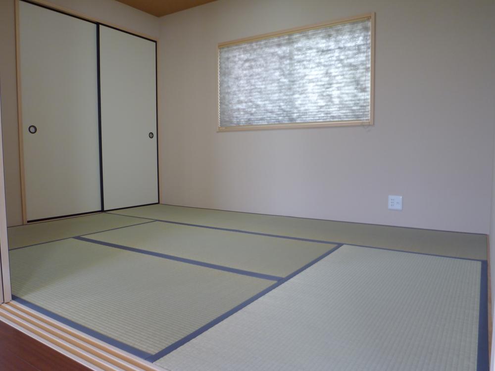 Non-living room. Japanese-style room 6 quires. It can also correspond to the visitors.
