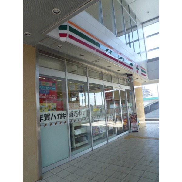 Convenience store. Three F Matsudo bridle bridge shop until the (convenience store) 563m