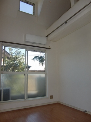 Living and room. Loft with Western-style 6 quires