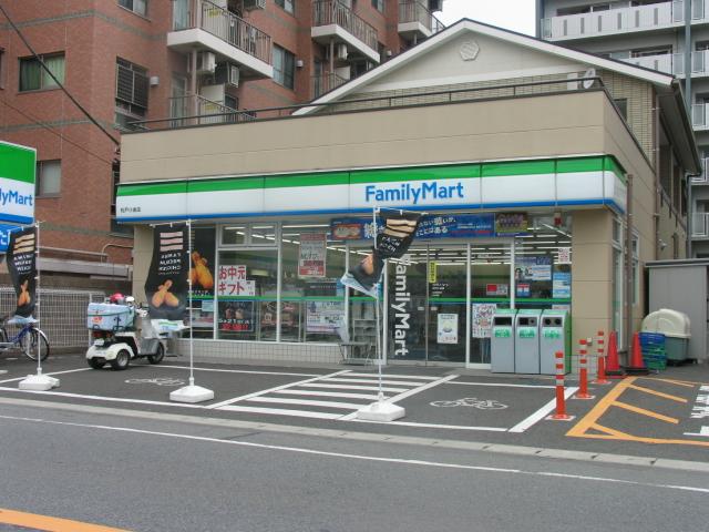 Convenience store. 500m to FamilyMart
