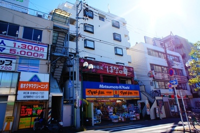 Building appearance. Kita-Matsudo Station 1 minute walk (80m) ・ There Matsumotokiyoshi is on the first floor