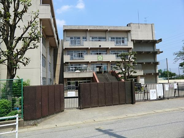 Primary school. 480m to Bridge Elementary School