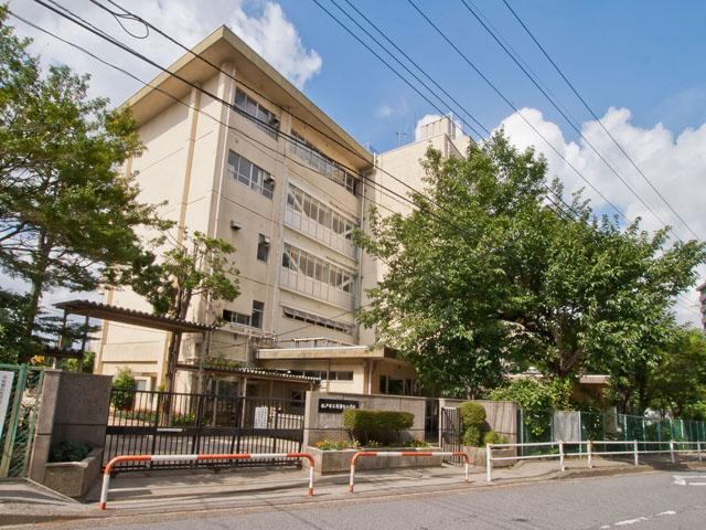 Primary school. 600m to Matsudo City Rika stand elementary school