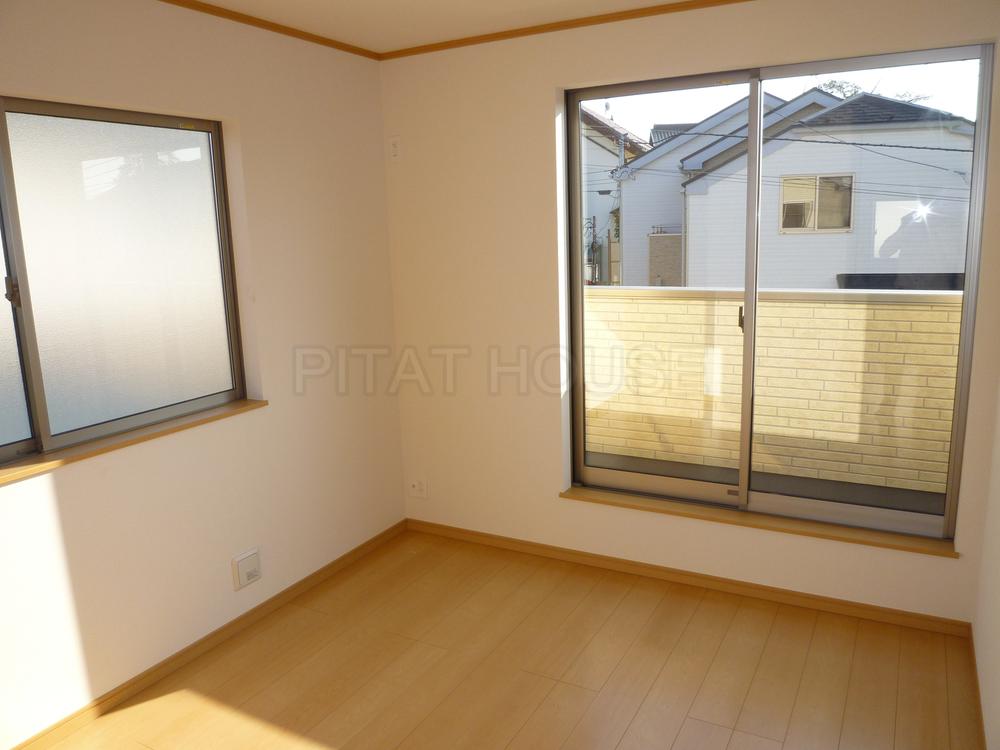 Non-living room. ◆ It is also bright second floor of the Western-style.