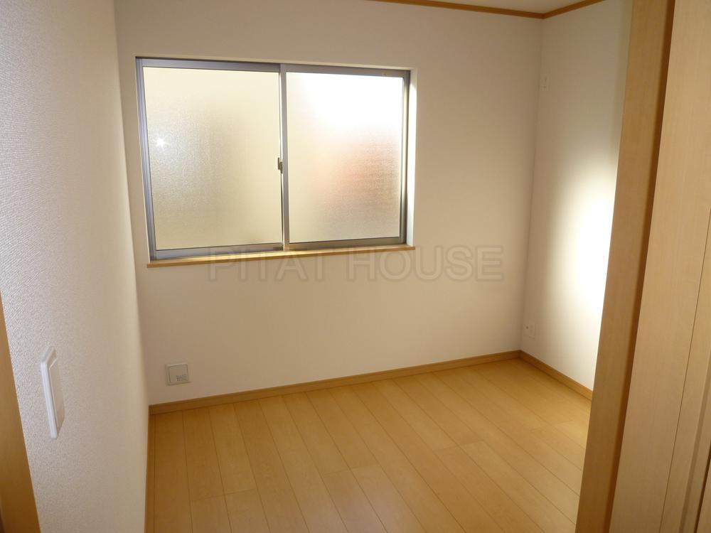 Non-living room. ◆ It is the second floor of the main bedroom and spacious.