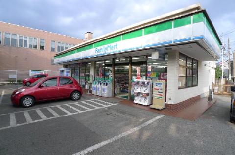 Convenience store. 80m to FamilyMart Takahashi Sakuradori store (convenience store)