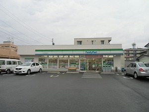 Convenience store. 650m to Family Mart (convenience store)