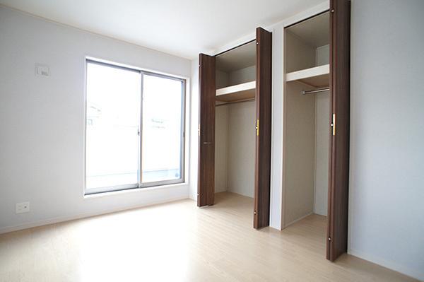Non-living room. 1 Building