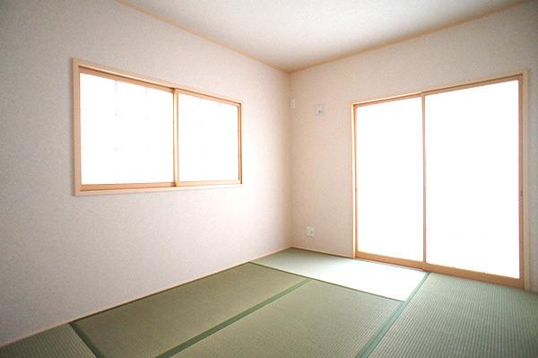 Non-living room. 1 Building