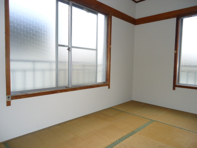Living and room. Well as second floor Japanese-style room style is, Pleasant room