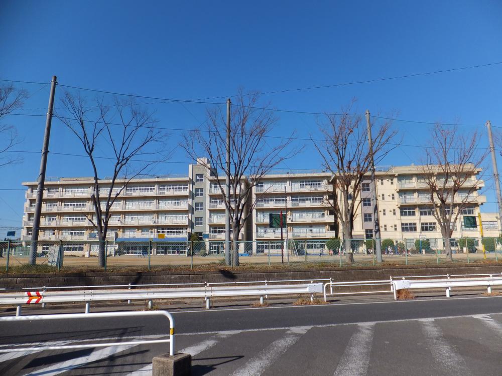 Primary school. 426m to Matsudo Municipal Yokosuka Elementary School