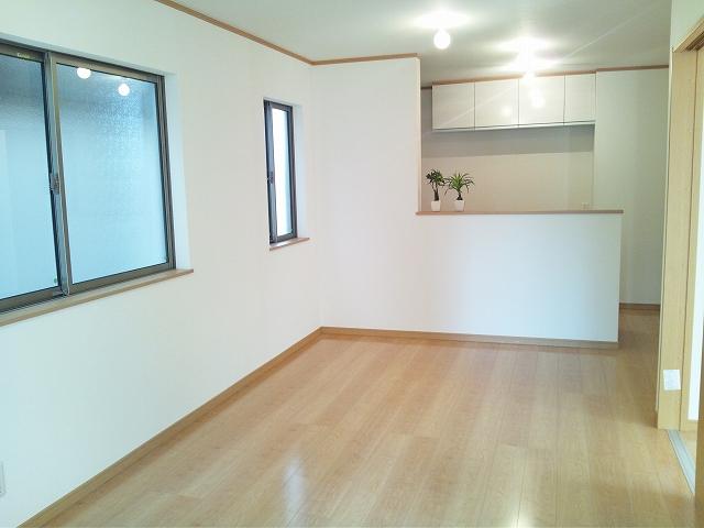 Same specifications photos (living)