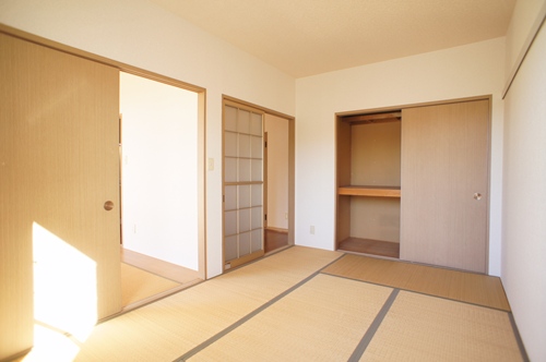 Living and room. Japanese-style room 6 tatami