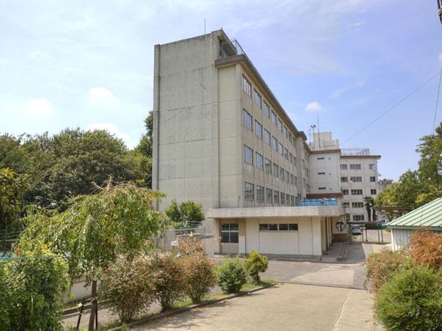 Junior high school. 2000m to Matsudo Municipal Kawarazuka junior high school