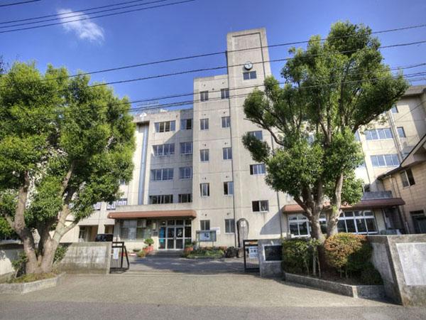 Junior high school. Wameiketani until junior high school 950m