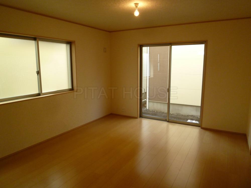Living. ◆ Will your family recreation area in the living room was spacious.